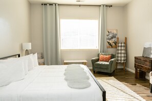 4 Schlafzimmer, Schreibtisch, Bügeleisen/Bügelbrett, kostenloses WLAN