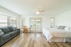 3 bedrooms, desk, travel cot, free WiFi