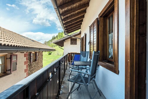 Appartement "Casa Sicina Albina" avec vue sur les montagnes, Wi-Fi et balcon