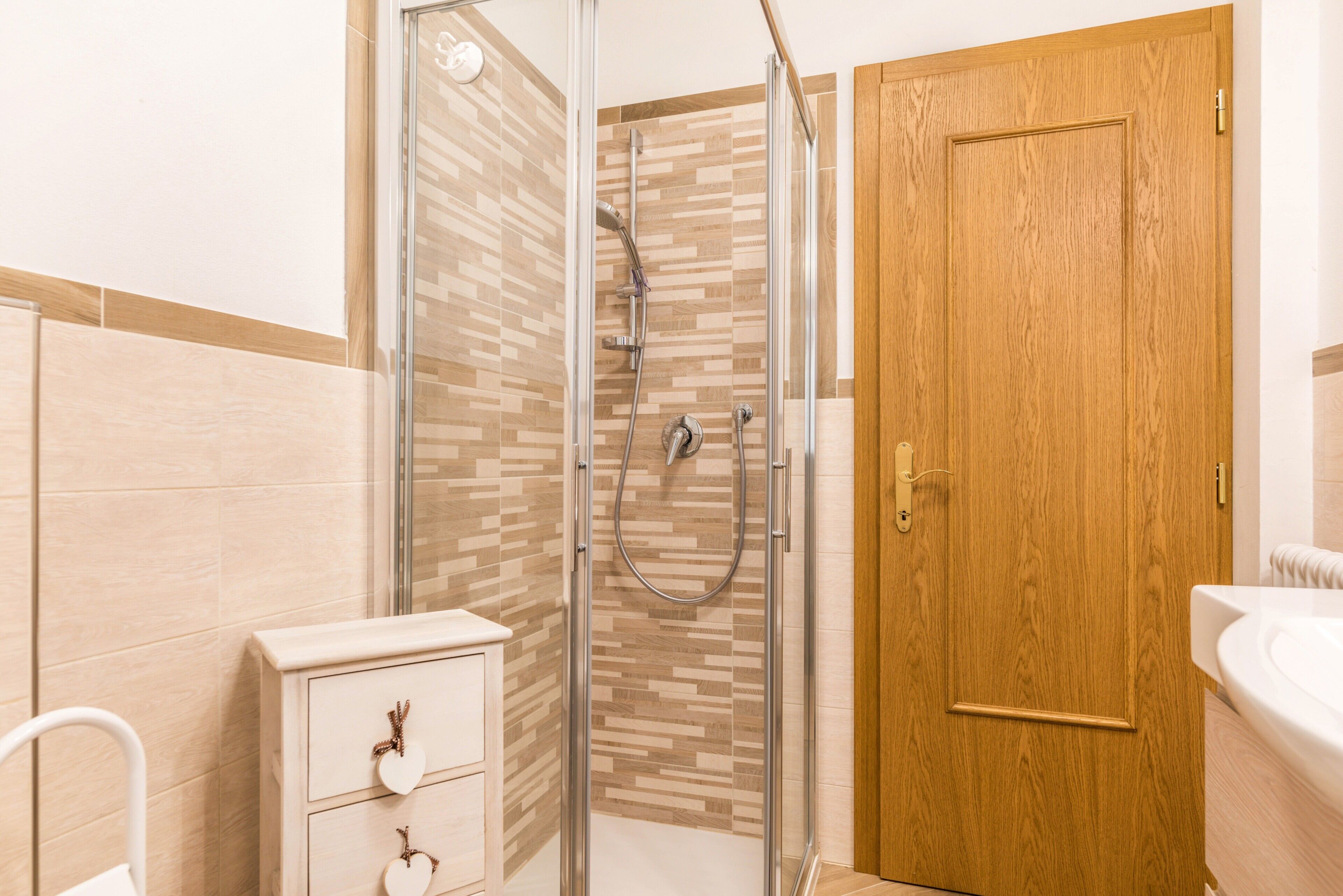Bañera, secador de pelo, toallas