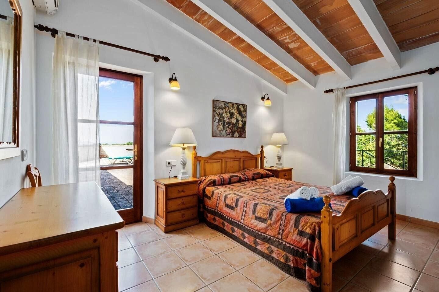 4 bedrooms, iron/ironing board, free WiFi, bed sheets