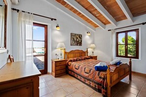 4 camere, ferro/asse da stiro, Wi-Fi gratuito, lenzuola