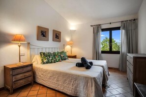 4 Schlafzimmer, Bügeleisen/Bügelbrett, kostenloses WLAN