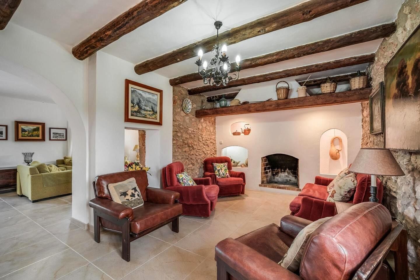 TV, lareira, aparelho de som