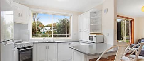 Mikrowelle, Ofen, Herdplatte, Geschirrspüler