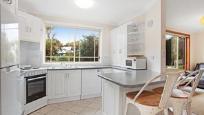 Mikrowelle, Ofen, Herdplatte, Geschirrspüler