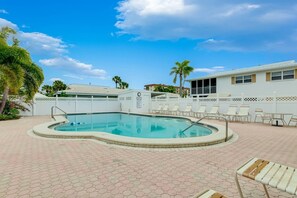 Unclassified image, 4 of 49, button