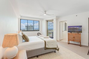 Deluxe Apartment, 3 Bedrooms, Ocean View | Iron/ironing board, WiFi (free), individually decorated - The Meriton on Main Beach (Main Beach)