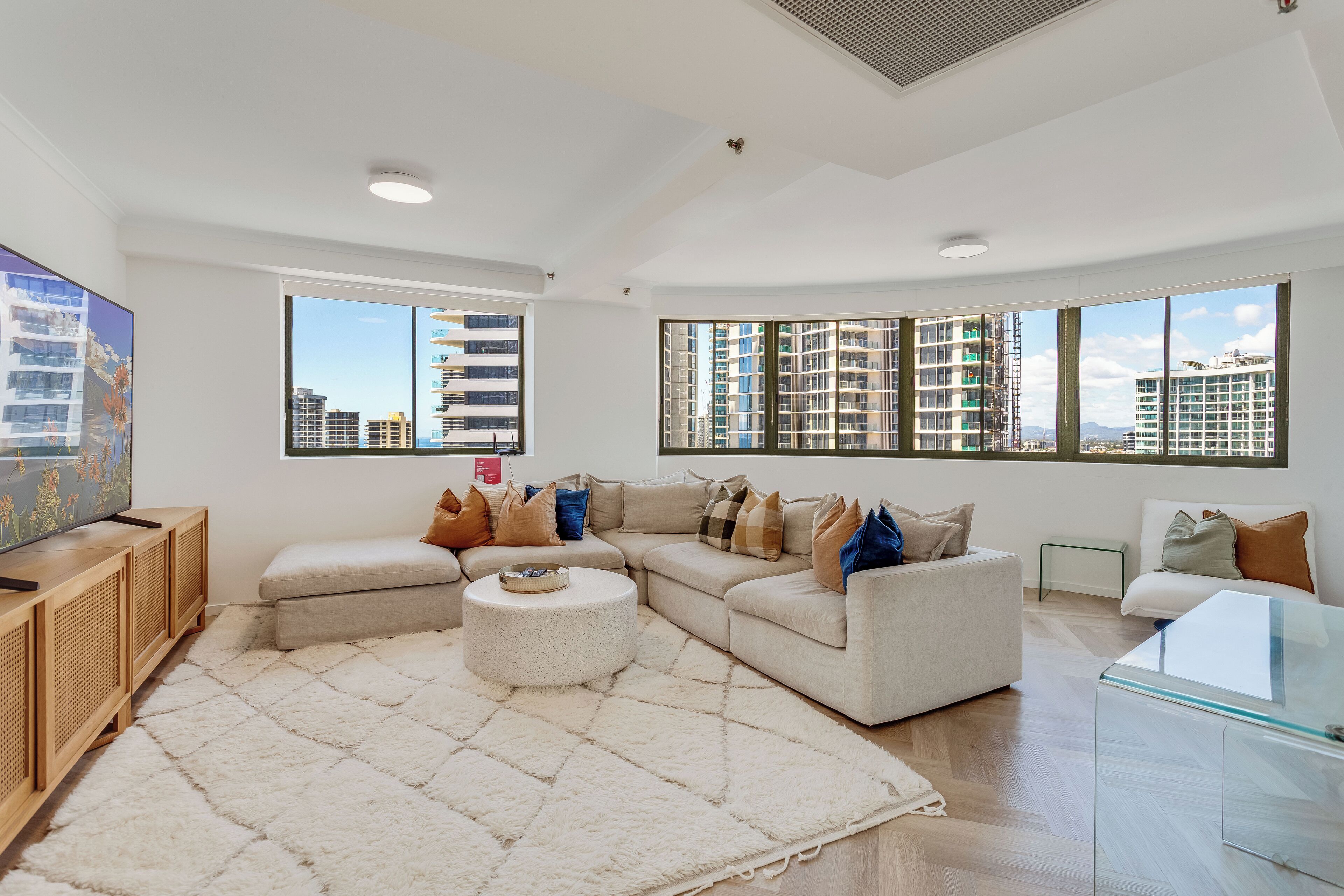 Deluxe Apartment, 3 Bedrooms, Ocean View | Living area