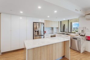 Deluxe Apartment, 2 Bedrooms | Private kitchen | Full-sized fridge, microwave, oven, stovetop - The Meriton on Main Beach (Main Beach)