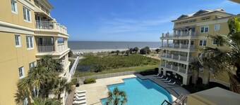 3 bedroom,baths, Pool, Land Trans from Dock, 4 passenger golf cart included!