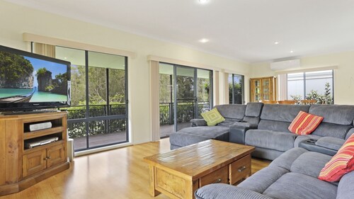 50 Koonwarra Drive Hawks Nest