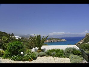 Property grounds - Villa Ouranos our dream in blue and cream with seaview and pool (Lasithi)