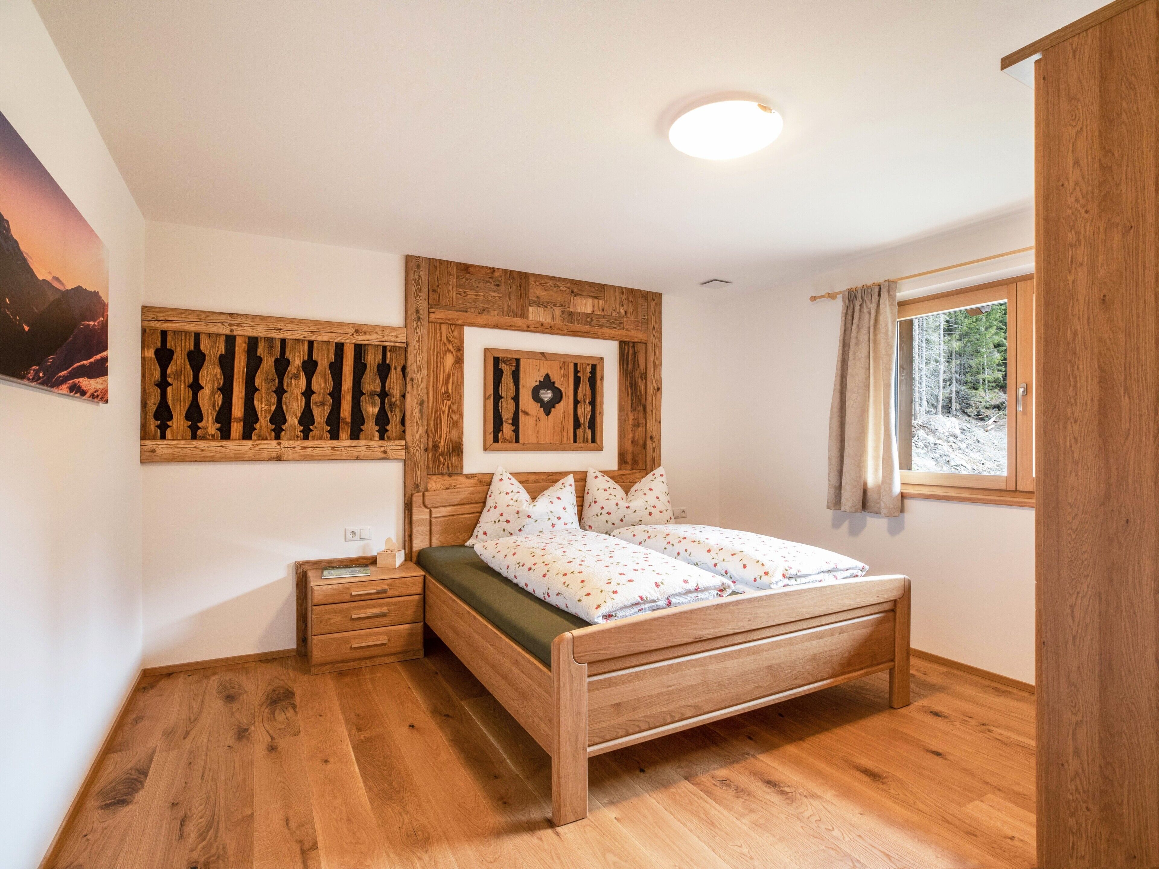 2 室のベッドルーム、WiFi (無料)、ベッドシーツ