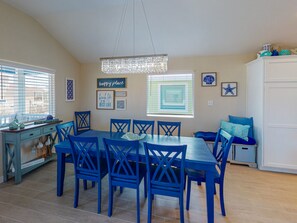 Dining - Private Heated Pool, Short Walk To Beach, Golf Cart Included (Port Aransas)