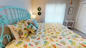 3 bedrooms, free WiFi, bed sheets - Walk to Sandfest, Shared Pool, Boardwalk to the Beach (Port Aransas)