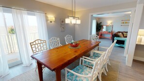 Dining - Walk to Sandfest, Shared Pool, Boardwalk to the Beach (Port Aransas)