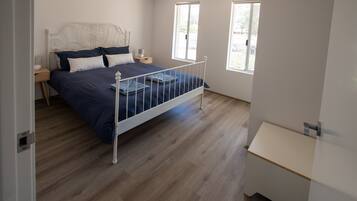 4 Schlafzimmer, Bügeleisen/Bügelbrett, Bettwäsche