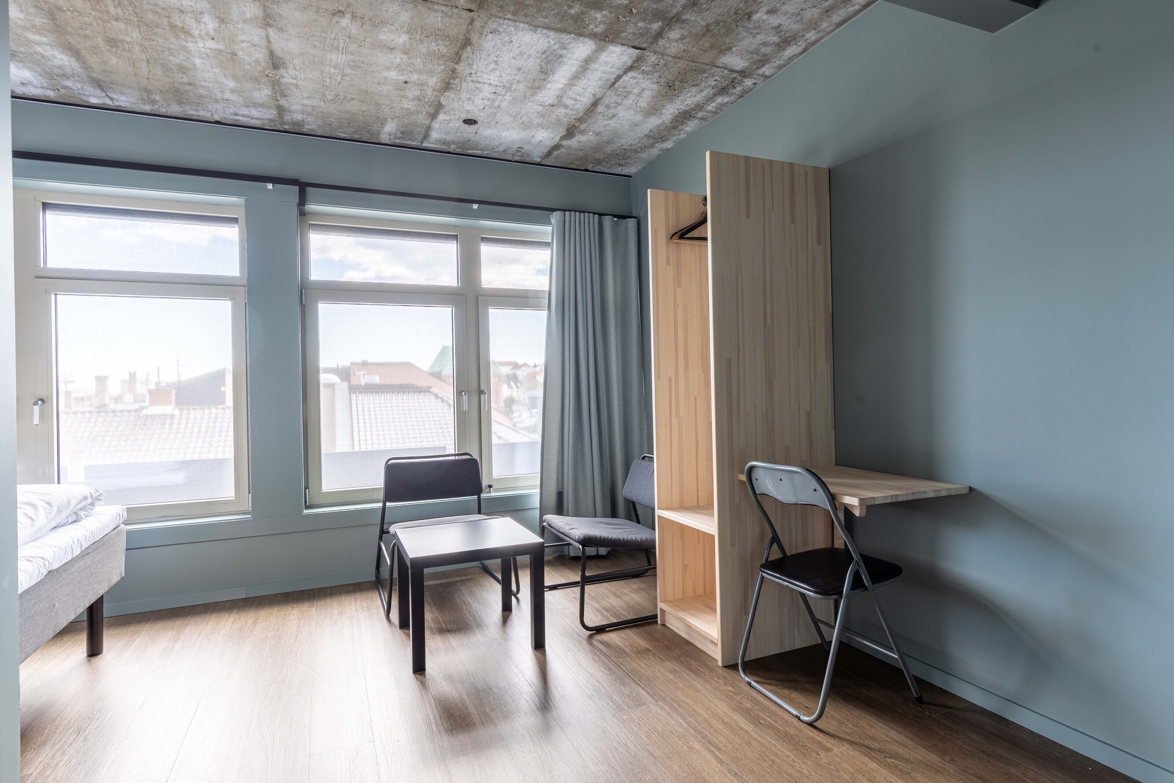 Dobbeltrom – classic | Dundyner, blendingsgardiner, lydisolert og strykejern/-brett