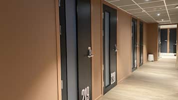 City Shared Dormitory | Down duvets, blackout curtains, soundproofing, iron/ironing board