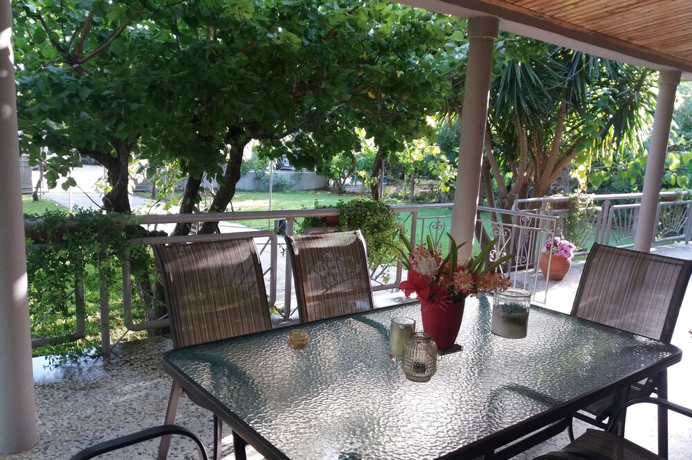 Beach House for 9 near Olympia