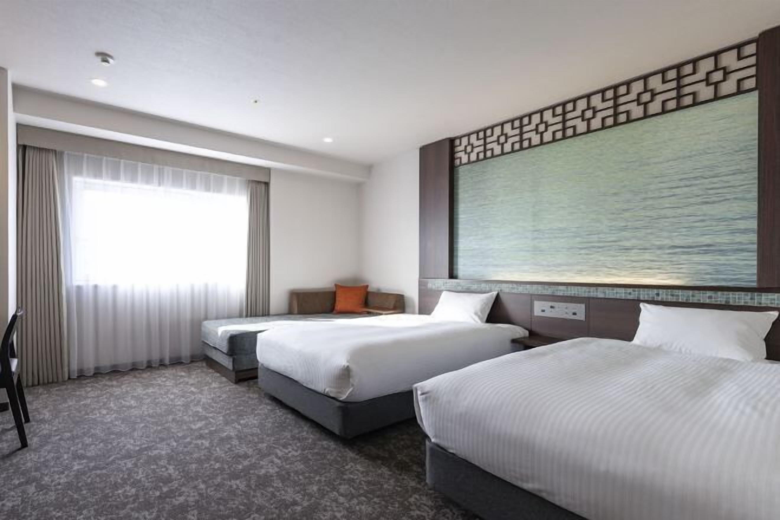 Skrivebord, skrivebord for bærbar PC, wi-fi (inkludert) og sengetøy