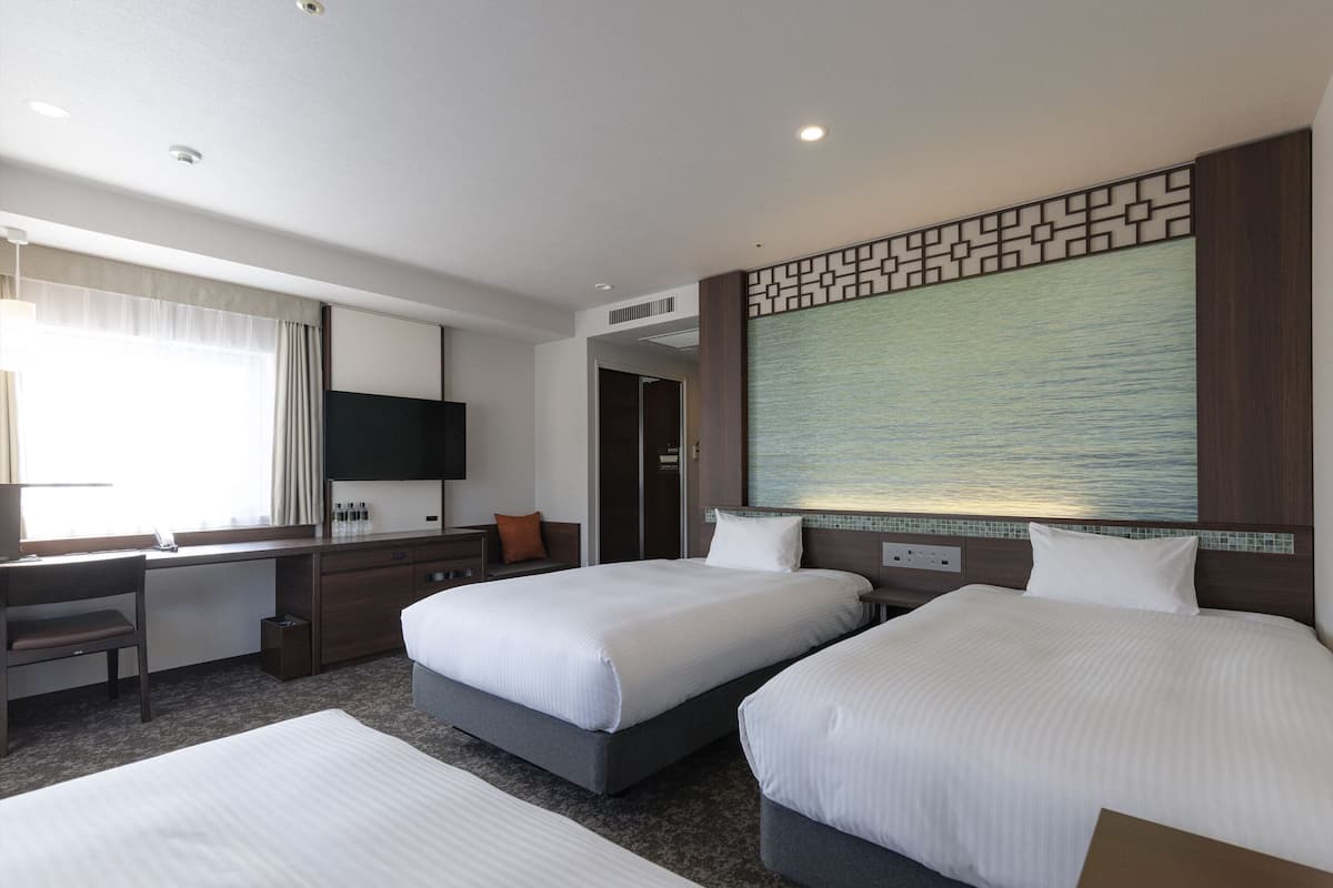 Desk, laptop workspace, free WiFi, bed sheets