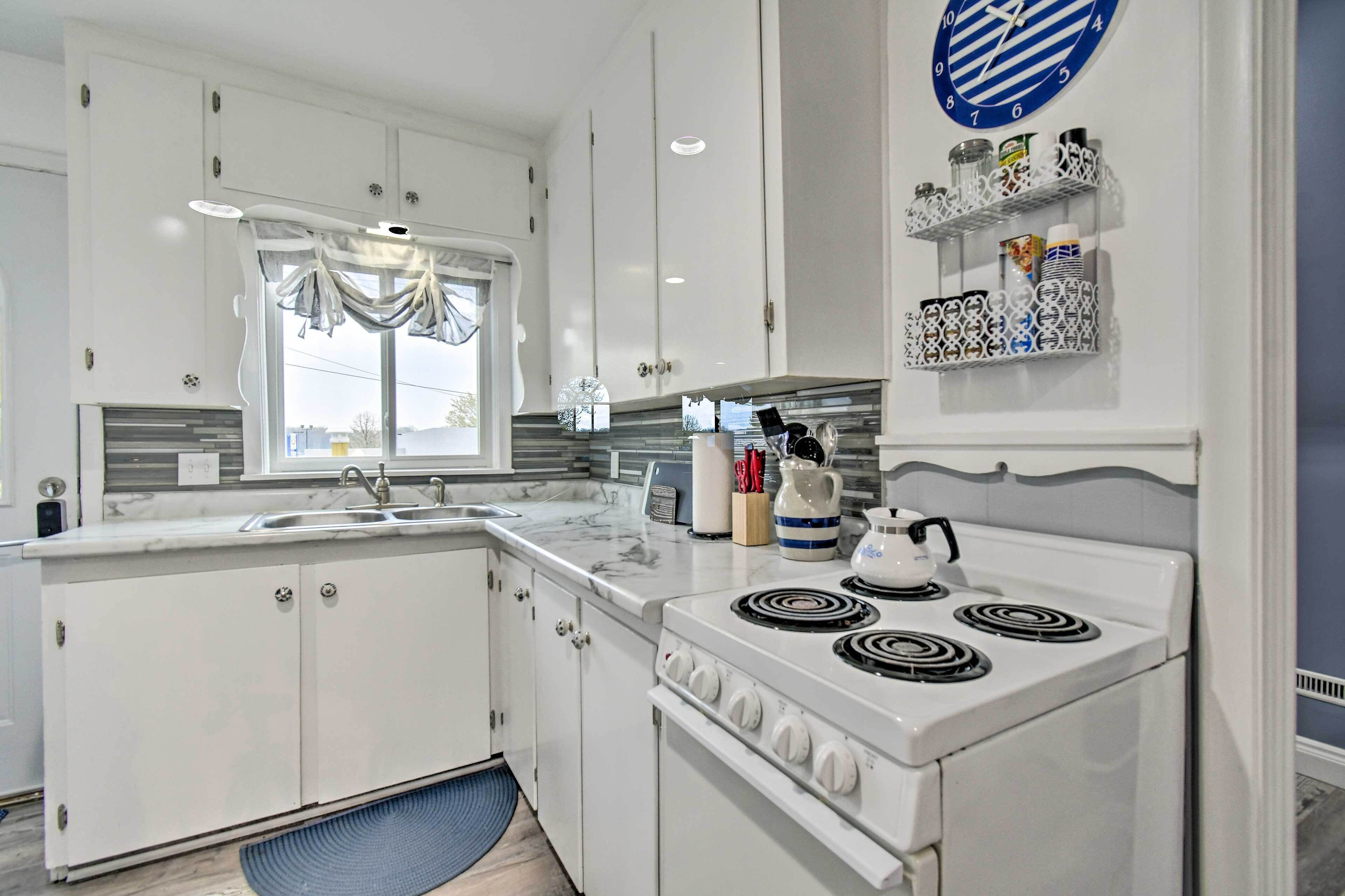 Bright & Cozy A-Frame Studio: Steps to River!