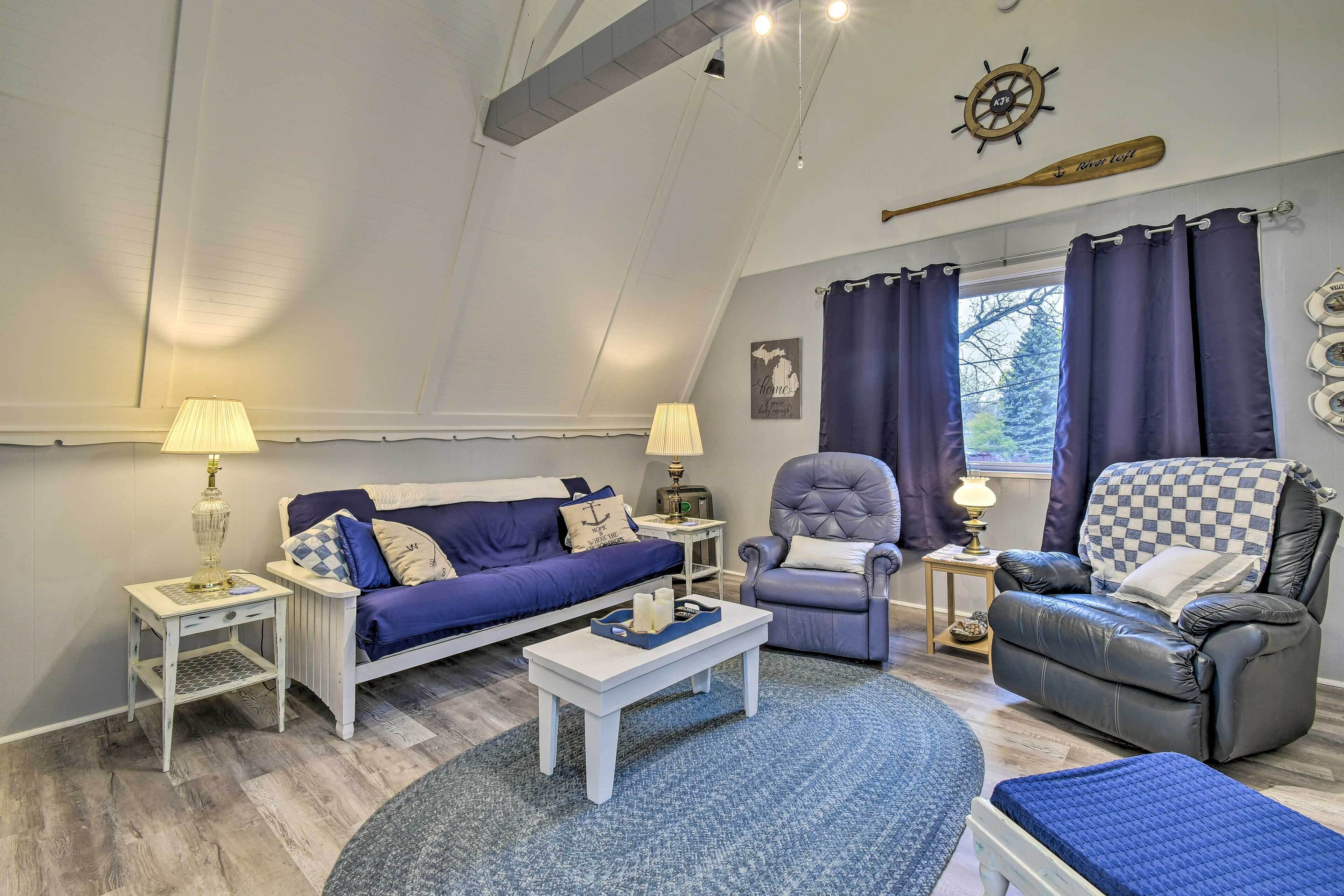 Bright & Cozy A-Frame Studio: Steps to River!