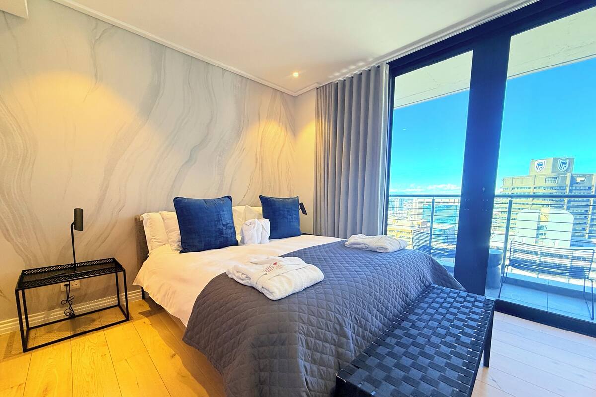 Luxury Penthouse 3203 | Sengetøy av topp kvalitet, senger med overmadrass og safe på rommet