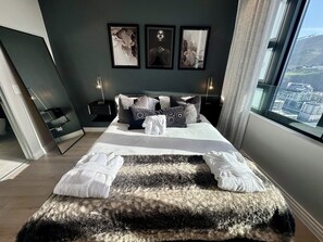 Apartment 3011 | Luxe beddengoed, pillowtop-bedden, een kluis op de kamer