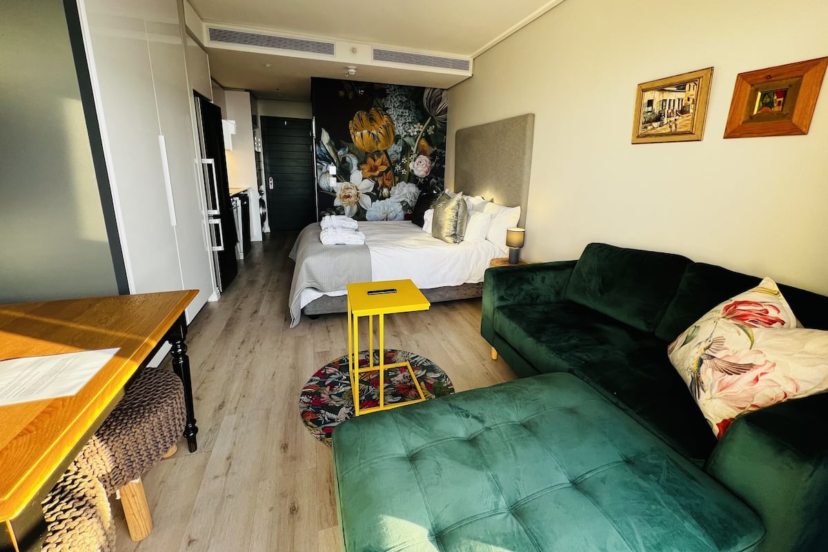 Departamento estándar, 1 cama matrimonial, vista a la ciudad | 1 habitación, ropa de cama de alta calidad y camas con pillow-top