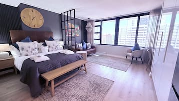 Estudi de luxe | Cuina privada | Frigorífic gran, microones, forn i placa de cuina