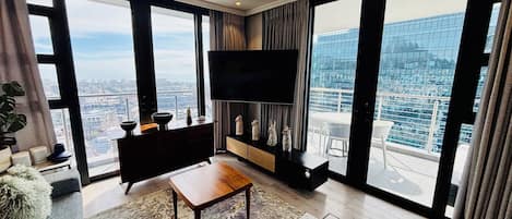 Apartment 3008 | 1 bedroom, premium bedding, pillow-top beds, in-room safe