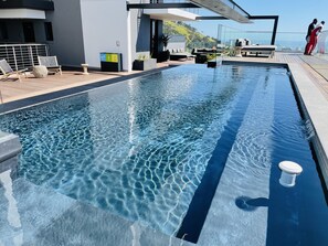 Außenpool, geöffnet von 08:00 Uhr bis 20:00 Uhr, Liegestühle