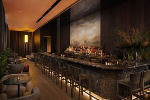 2 bars/lounges - Pan Pacific London (London)