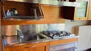 Réfrigérateur, four, lave-vaisselle, cafetiÚre/bouilloire