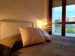 2 Schlafzimmer, Zimmersafe, Schreibtisch, Bügeleisen/Bügelbrett