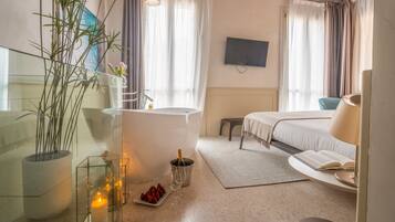 1 habitación, tabla de planchar con plancha, wifi gratis y ropa de cama