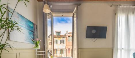 1 habitación, tabla de planchar con plancha, wifi gratis y ropa de cama