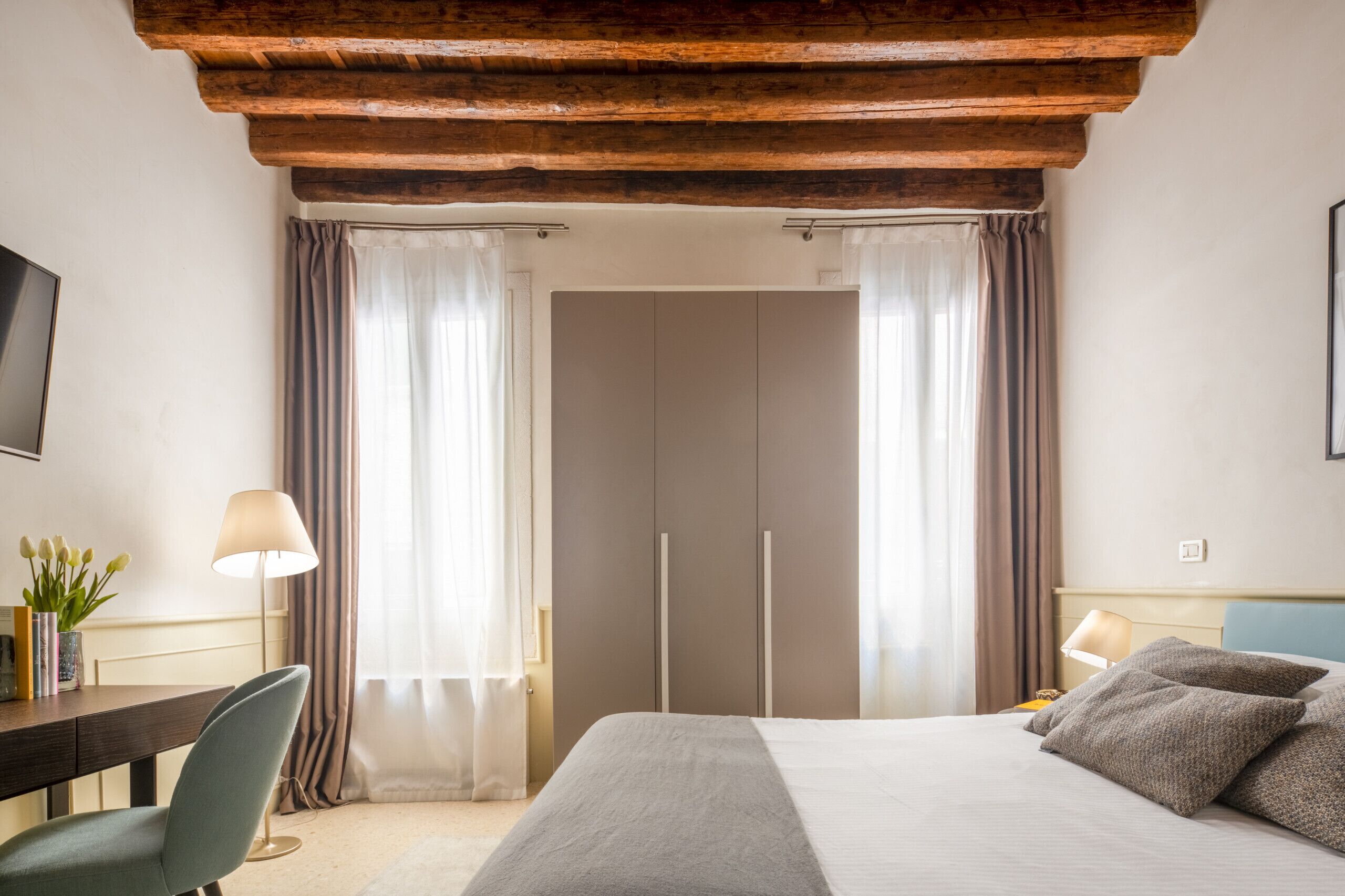 Iron/ironing board, free WiFi, bed sheets