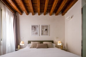 Iron/ironing board, free WiFi, bed sheets