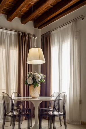 Dining - Lion Palace Junior Suite R&R (Venecia)