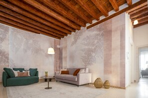 TV - Lion Palace Junior Suite R&R (Venecia)