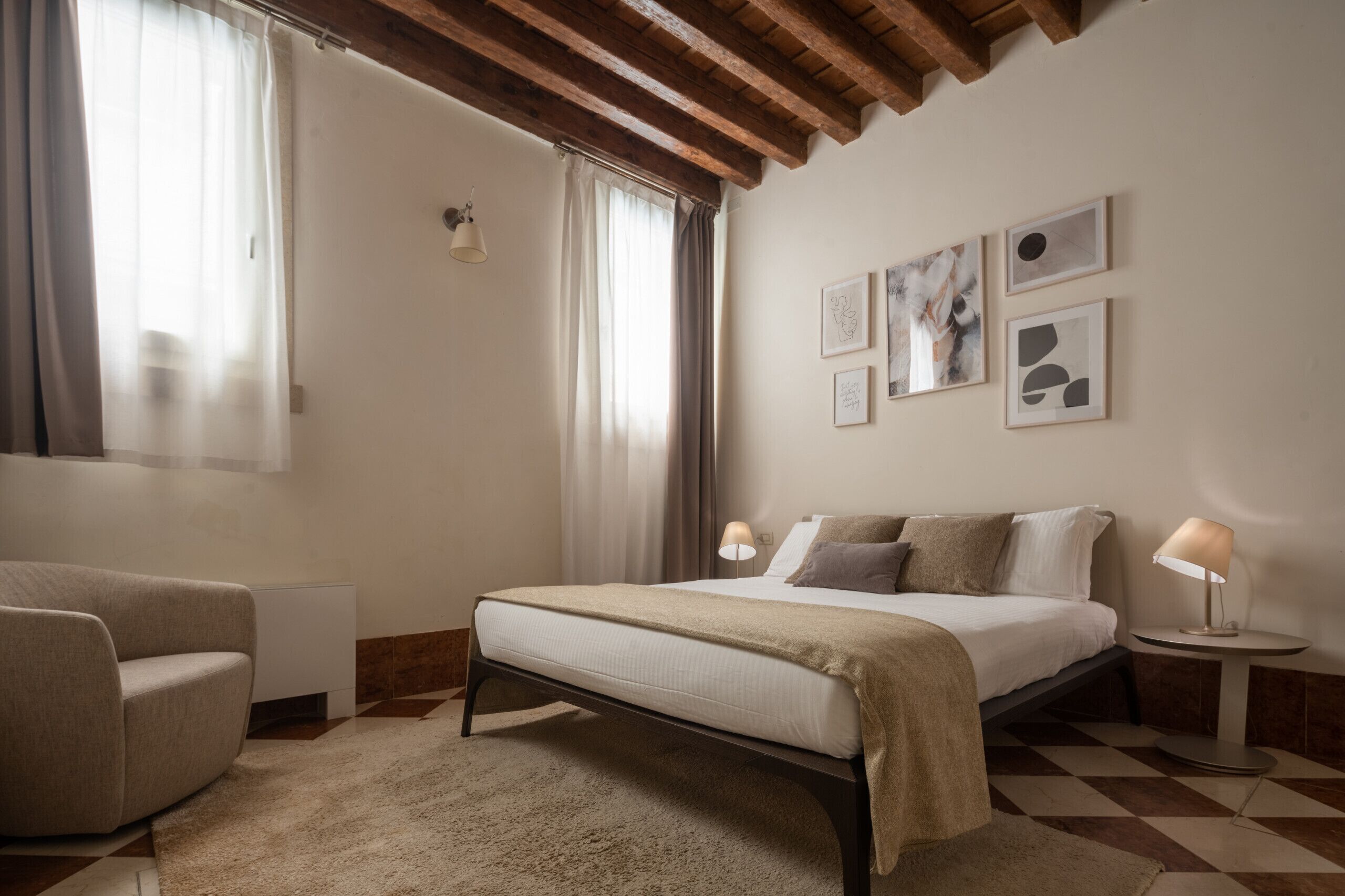 Iron/ironing board, free WiFi, bed sheets