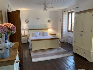 4 bedrooms, iron/ironing board, travel cot, free WiFi