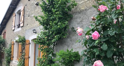 Spacious Renovated Cottage with Garden, EV Charger, Near Major Attractions