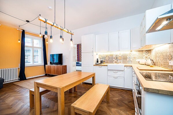 Fridge, microwave, oven, stovetop