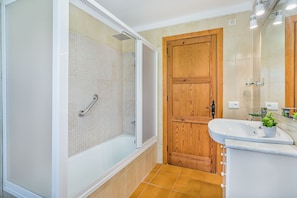 Bathtub, hair dryer, towels