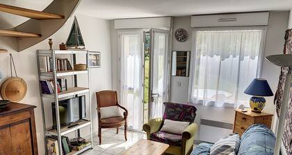 Geräumiges Duplex mit Terrasse in Strandnähe, ruhig und grün